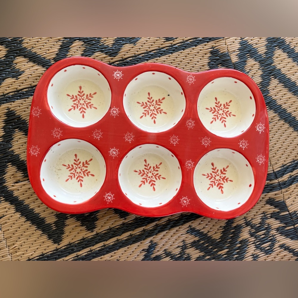 Dutch Wax Coatline Imports Hand Painted Poinsettia’s Ceramic Muffin Pan - red